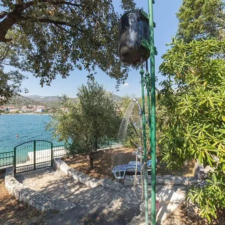 Luna Ferienhaus Seget Vranjica